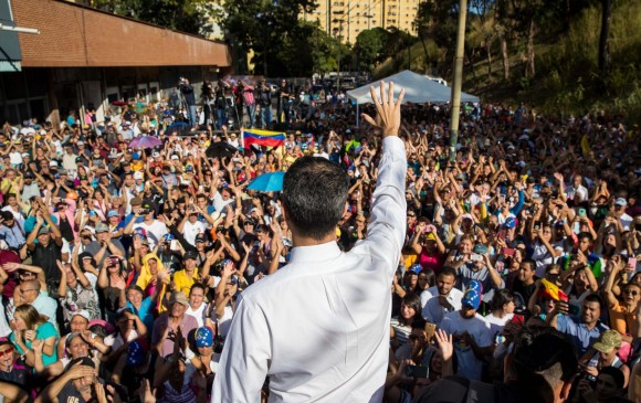 El presidente de la Asamblea Nacional de Venezuela, Juan Guaidó, durante un cabildo abierto en Caracas el pasado sábado. FOTO: EFE
